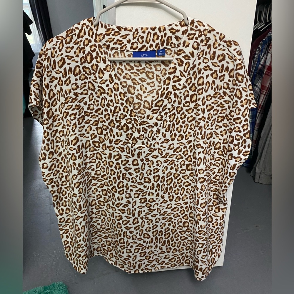 Apt 9 short sleeve v neck blouse
